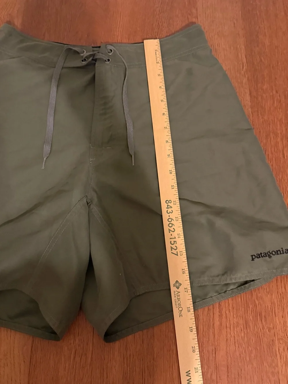 Patagonia Mens 32 Olive Green Wavefarer Boardshorts Swim Trunks Cargo Pocket